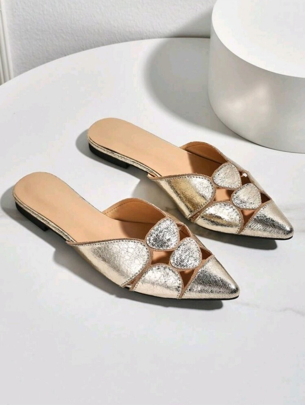 Fall/Winter New Arrival Women's Closed Toe Flat Shoes With Cut-Out Design,French